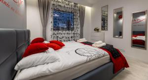 Posteľ alebo postele v izbe v ubytovaní Leo Apartament Delux