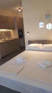 Gallery image of Athina View Studio in Néa Péramos