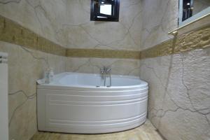 Koupelna v ubytování Gala - Guesthouse + 35 fotografií