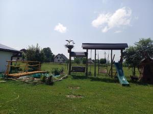 Vonkajšia záhrada v ubytovaní Zagroda na Borach