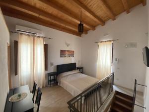 Voodi või voodid majutusasutuse Decadracma rooms toas
