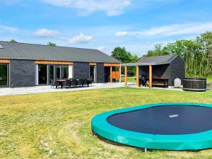 Hoone, kus puhkemaja asub