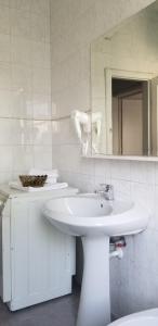 Ванна кімната в Spacious and Cozy Apartment - Ajia Apartment