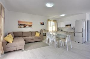 Kuchyňa alebo kuchynka v ubytovaní Villa Residence Oli B