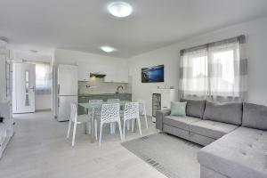 Kuchyňa alebo kuchynka v ubytovaní Villa Residence Oli A