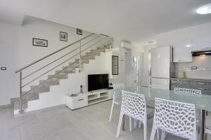 Kuchyňa alebo kuchynka v ubytovaní Villa Residence Oli A
