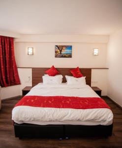 Postel nebo postele na pokoji v ubytování The Crossroads Hotel, Westlands