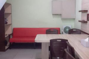 Kuchyň nebo kuchyňský kout v ubytování Guest House Anak Raja Pangkalan Bun Syariah Mitra RedDoorz