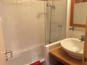 Ένα μπάνιο στο Appartement Plagne 1800, 2 pièces, 4 personnes - FR-1-351-92