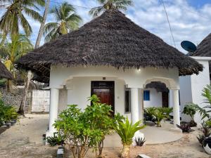 Φωτογραφία από το άλμπουμ του Visitor's Inn σε Jambiani