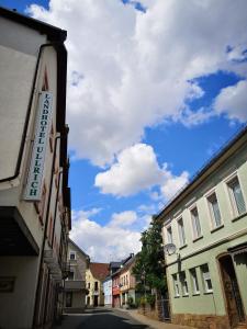 Budova, kde se hotel nachází + 19 fotografií