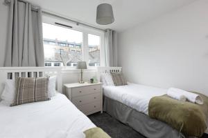 Postel nebo postele na pokoji v ubytování The Edinburgh Rooftop Terrace