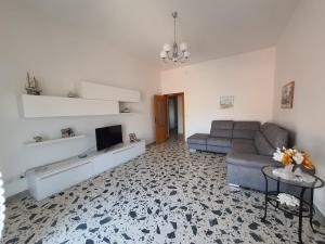 a living room with a couch and a tv at maison jolie - Agropoli da vivere- in Agropoli