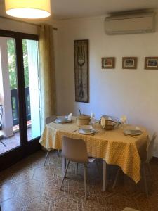 a dining room table with a yellow table cloth at Apartment Olive & Kin, Collioure in Collioure