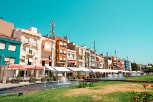 a group of buildings with a fountain in a park at ESTUDIO PORT EXPERIENCE in Tarragona