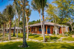 Ein Garten an der Unterkunft Ocean Bay Resort & Spa Phu Quoc