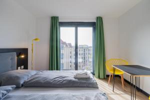 Postel nebo postele na pokoji v ubytování Nena Apartments - Kreuzberg 61
