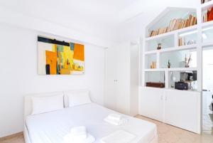 Postel nebo postele na pokoji v ubytování Aiolos Suite
