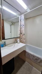 Kylpyhuone majoituspaikassa Holiday garden apartment