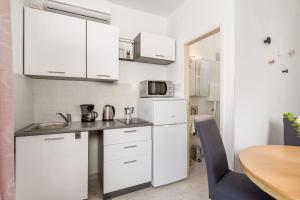 Kuchyň nebo kuchyňský kout v ubytování Apartments Vilma