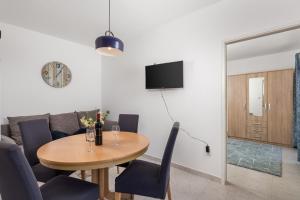 TV a/nebo společenská místnost v ubytování Apartments Vilma