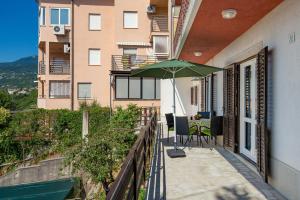 Nespecifikovaný výhled na hory nebo výhled na hory při pohledu z apartmánu