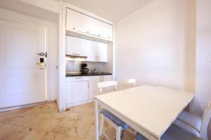 Kuchyň nebo kuchyňský kout v ubytování Romana Playa studio Elviria