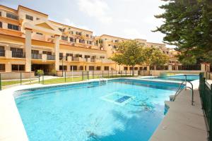 Bazén v ubytování Romana Playa studio Elviria nebo v jeho okolí