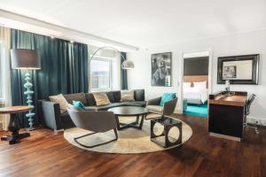 TV i/ili multimedijalni sistem u objektu Radisson Blu Scandinavia Hotel Aarhus