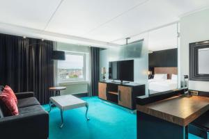 TV i/ili multimedijalni sistem u objektu Radisson Blu Scandinavia Hotel Aarhus