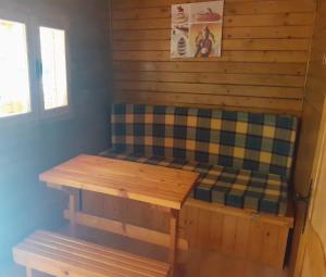 Ein Sitzbereich in der Unterkunft Camping Las Cavenes