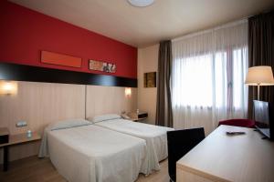 En eller flere senge i et værelse på Hotel Ciudad De Ejea