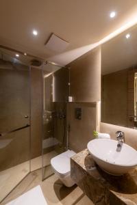 Koupelna v ubytování Hotel Saket 27