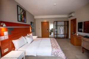 Letto o letti in una camera di Charleson Luxury Hotel
