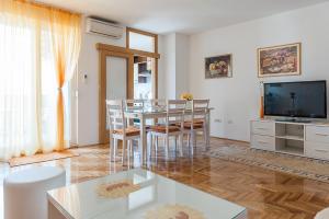 TV a/nebo společenská místnost v ubytování Apartment Marija