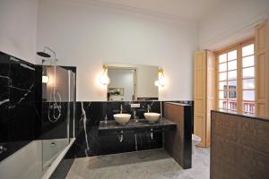 Ett badrum på Palacete Centro estilo Luxe