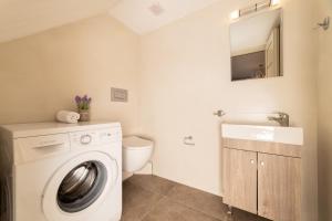 A bathroom at Gold Olive Suites by "elite"