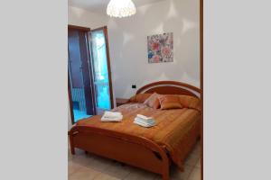 a bedroom with a bed and a mirror at Feel at Home - CASA LOREDANA in Lovere