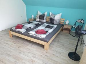 Ліжко або ліжка в номері Großzügige Ferienwohnung in Furth im Wald