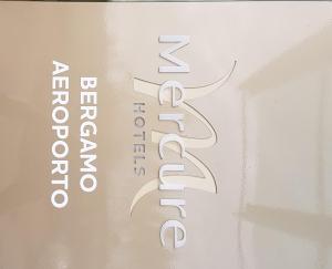 ステッツァーノにあるメルキュール ベルガモ アエロポルトの語力学の記号