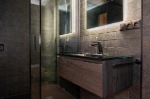 A bathroom at Valencia Luxury - Sea Port II