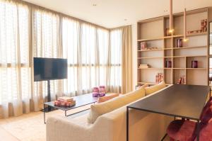 A television and/or entertainment centre at Valencia Luxury - Sea Port II