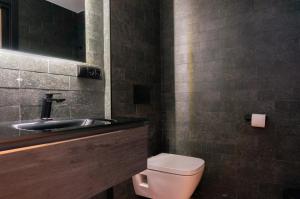 A bathroom at Valencia Luxury - Sea Port II