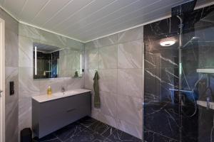 A bathroom at Flotunet - Jørnhuset