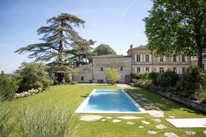 an estate with a swimming pool in the yard at Le Relais de Franc Mayne Saint Emilion in Saint-Émilion