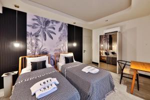 Luff Suites客房内的一张或多张床位