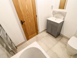 Koupelna v ubytování 22A Taylors Cottage