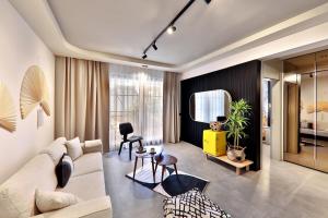 Luff Suites的休息区