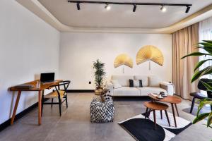 Luff Suites的休息区