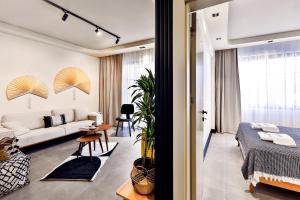 Luff Suites客房内的一张或多张床位